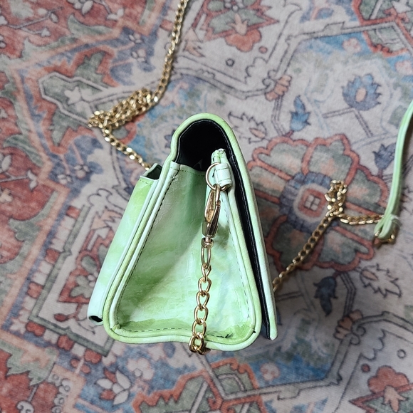 Green Triangle Clutch / Crossbody - Picture 4 of 5